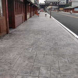 東莞橫瀝鎮(zhèn)彩霞路景觀升級壓花地坪